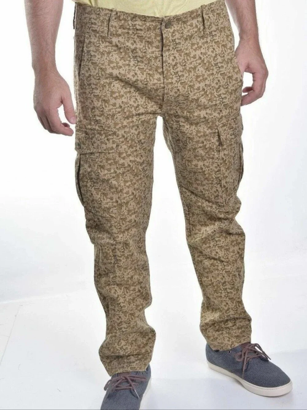 LEVI'S  Original slim Straight Cargo Specification 99% Cotton.